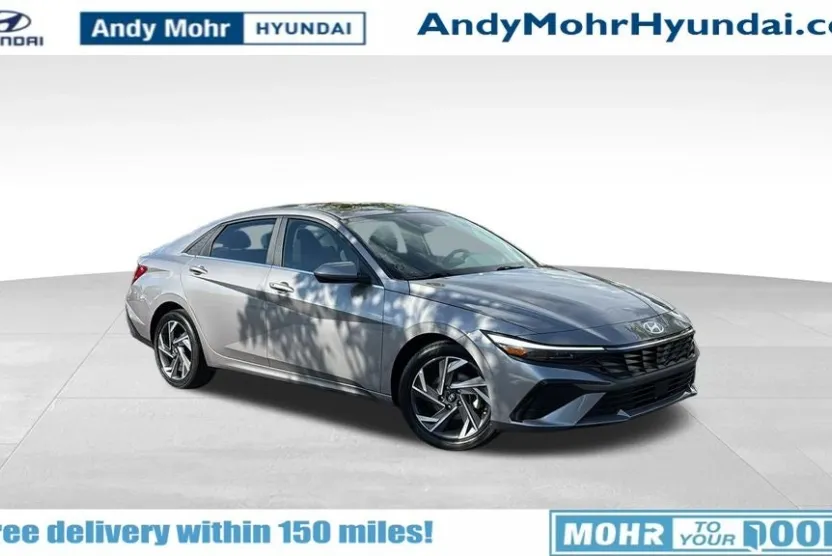 2024 Hyundai Elantra SEL Convenience photo 1