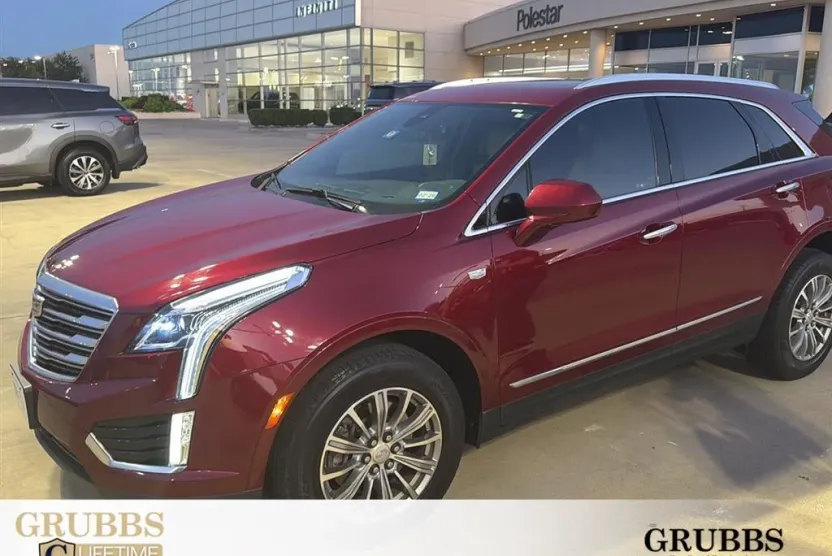 2017 Cadillac XT5 Luxury photo 1