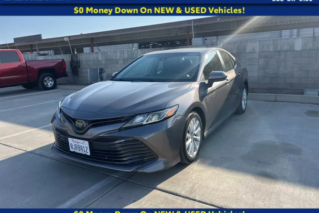 2019 Toyota Camry LE photo 1