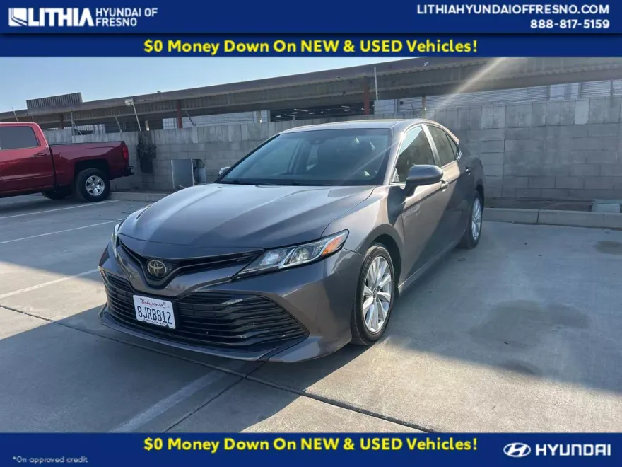 2019 Toyota Camry LE photo 1