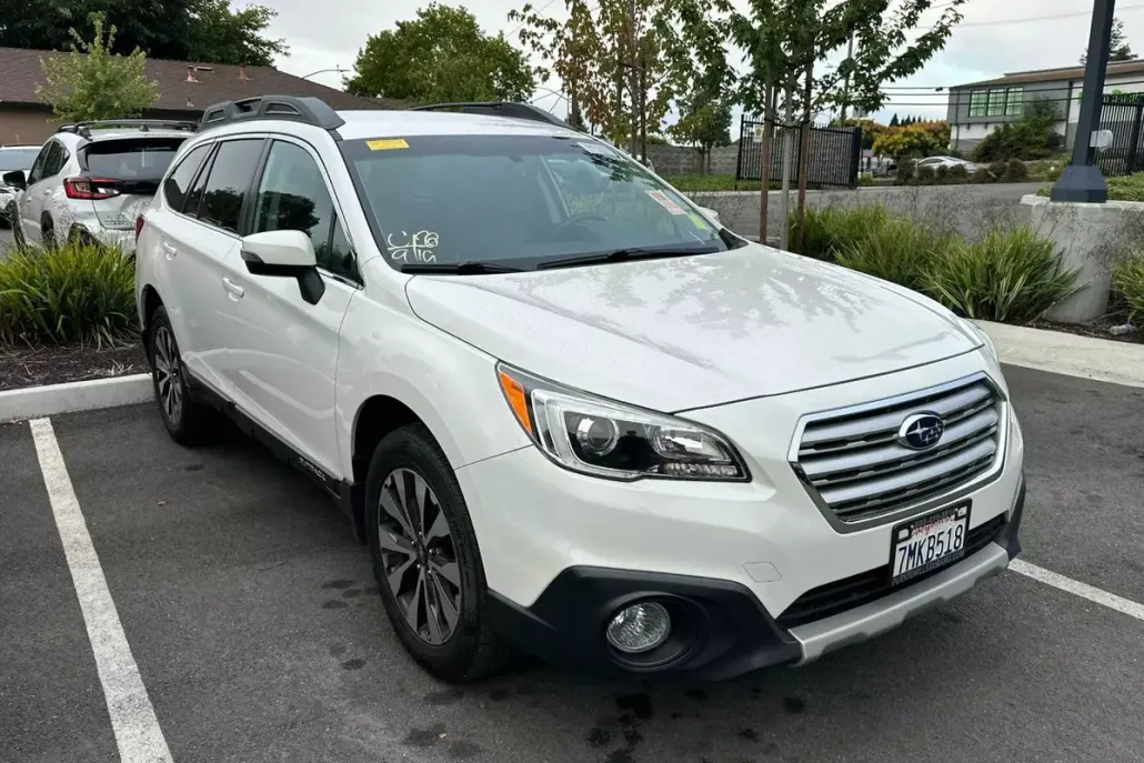 2015 Subaru Outback 2.5i photo 1