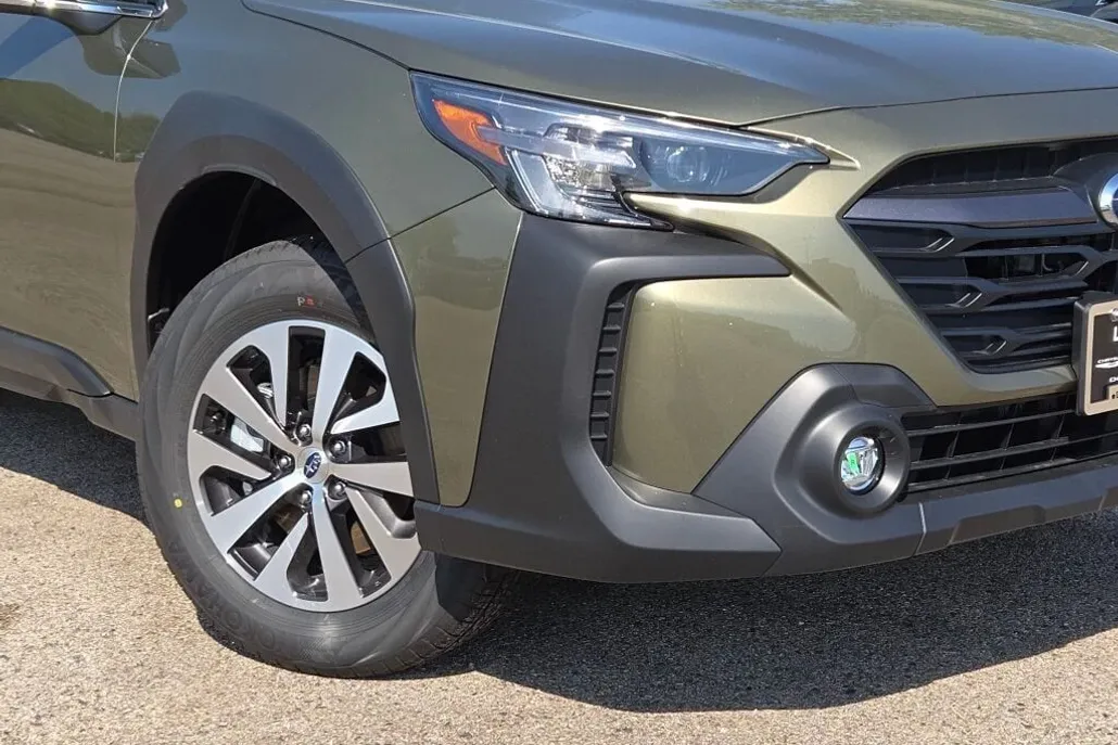 2025 Subaru Outback Premium photo 1