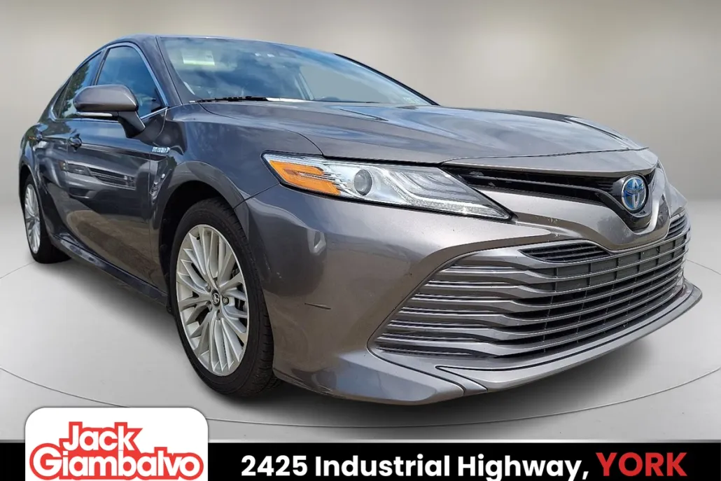 2019 Toyota Camry Hybrid XLE photo 1