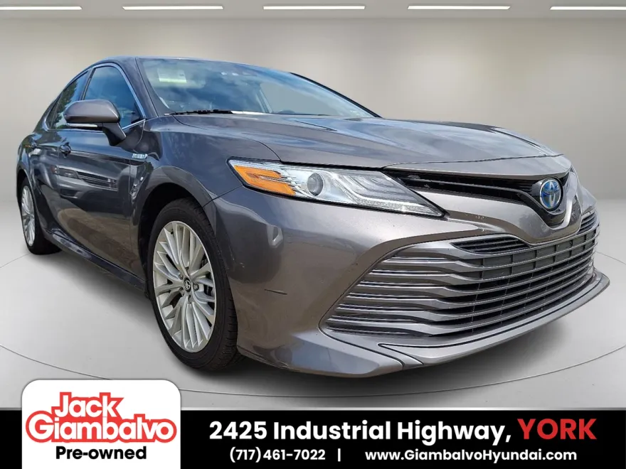 2019 Toyota Camry Hybrid XLE photo 1