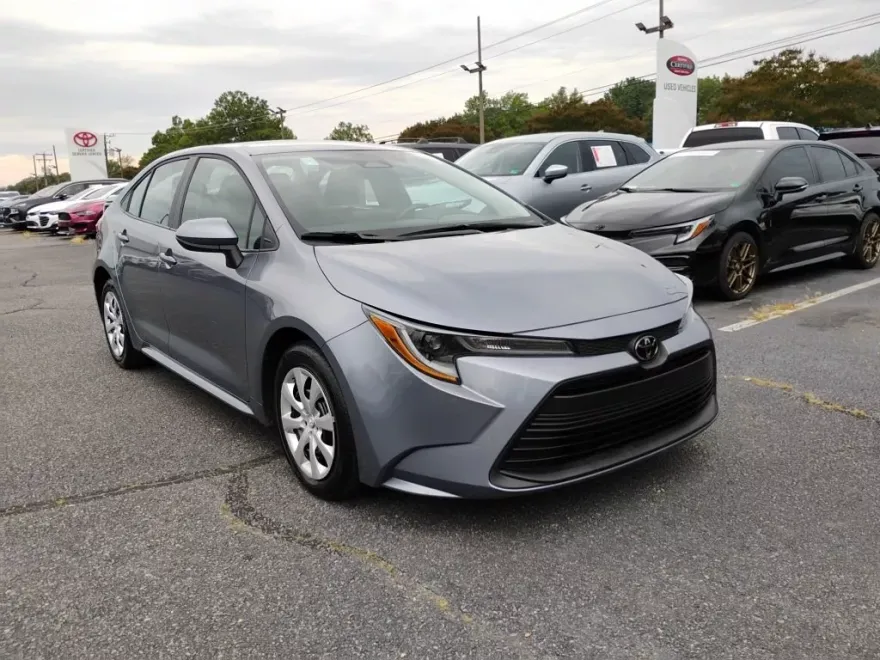 2024 Toyota Corolla LE photo 1