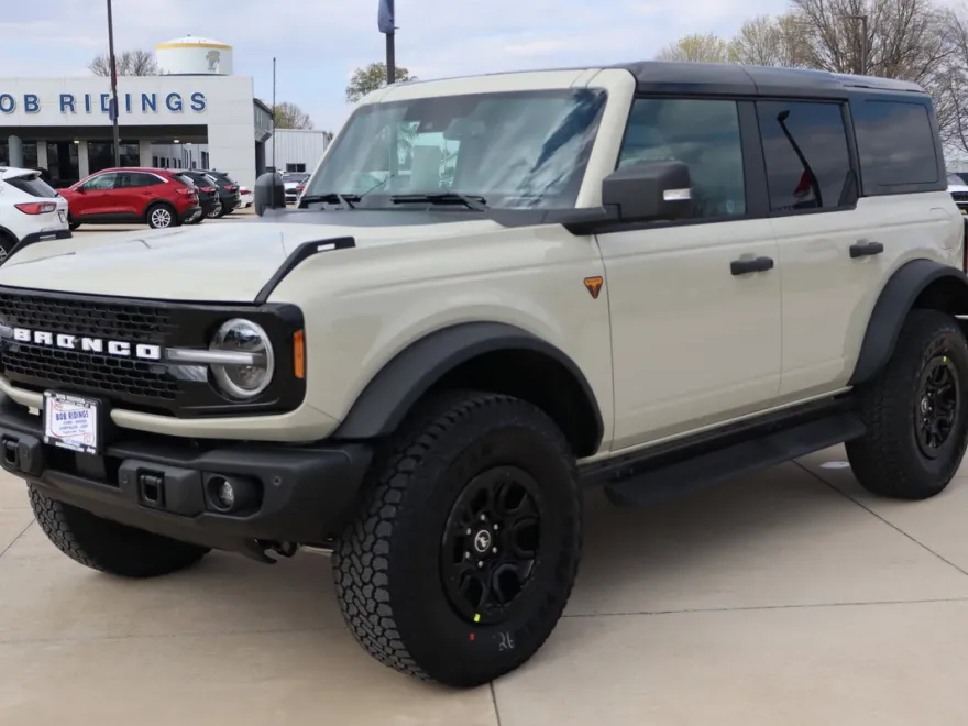 2025 Ford Bronco Badlands photo 1