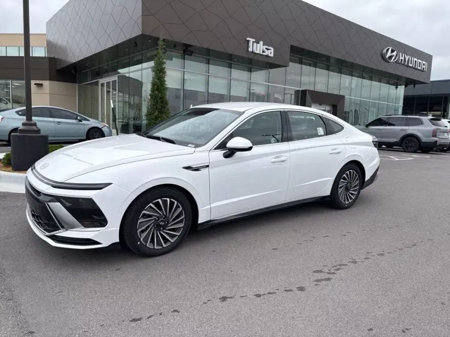 2025 Hyundai Sonata Hybrid SEL photo 1