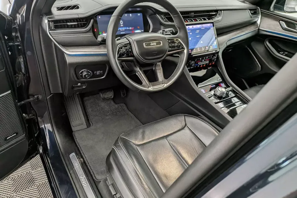 2024 Jeep Grand Cherokee Overland photo 1