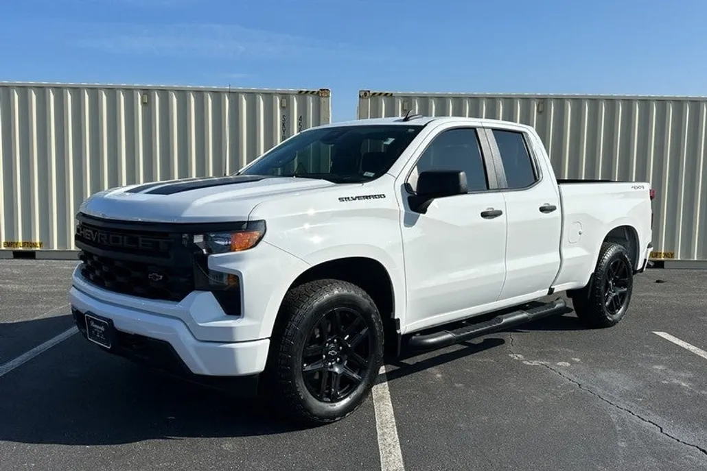 2023 Chevrolet Silverado 1500 Custom photo 1
