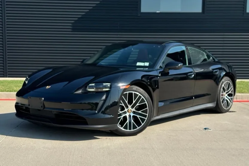2022 Porsche Taycan photo 1