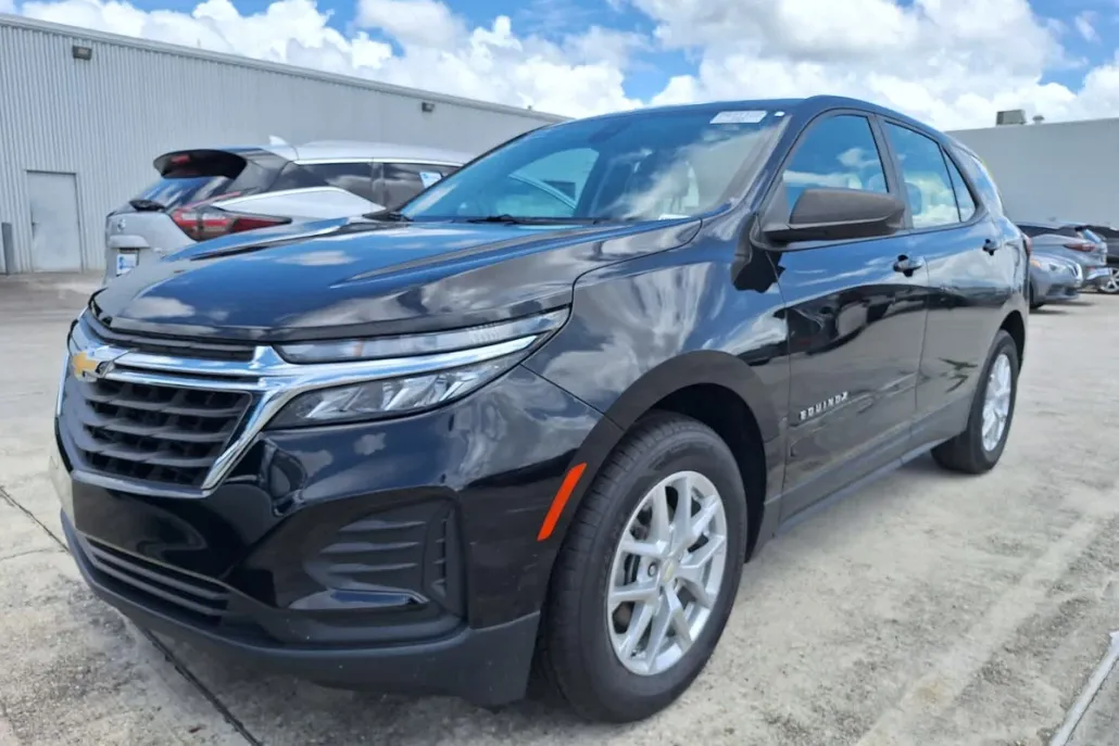 2022 Chevrolet Equinox LS photo 1