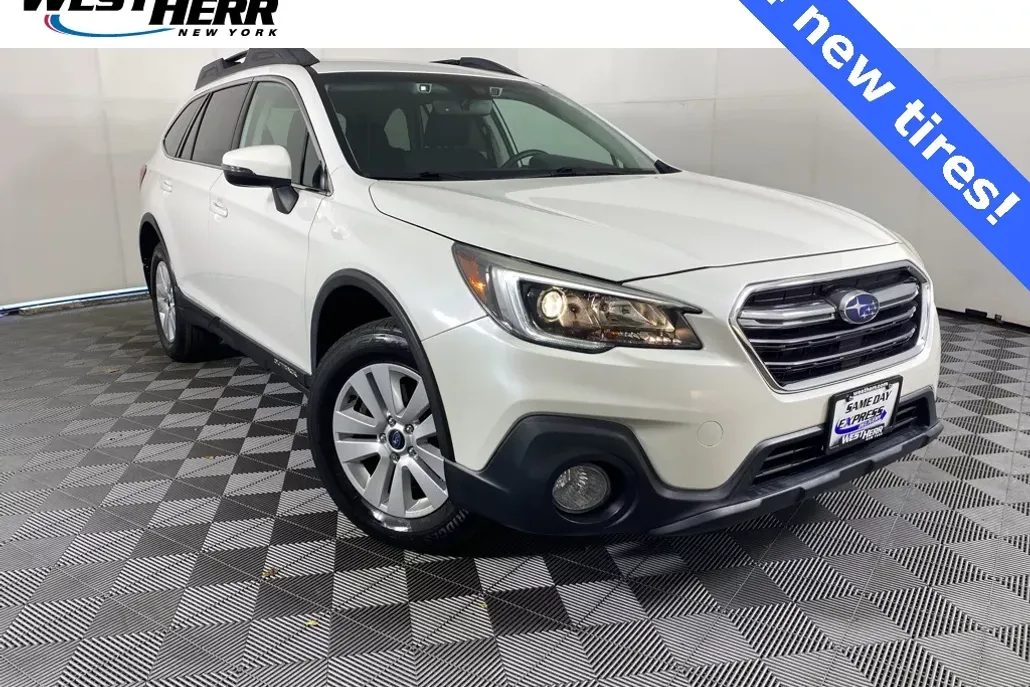 2019 Subaru Outback 2.5i Premium photo 1