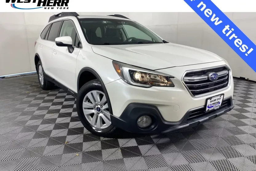 2019 Subaru Outback 2.5i Premium photo 1