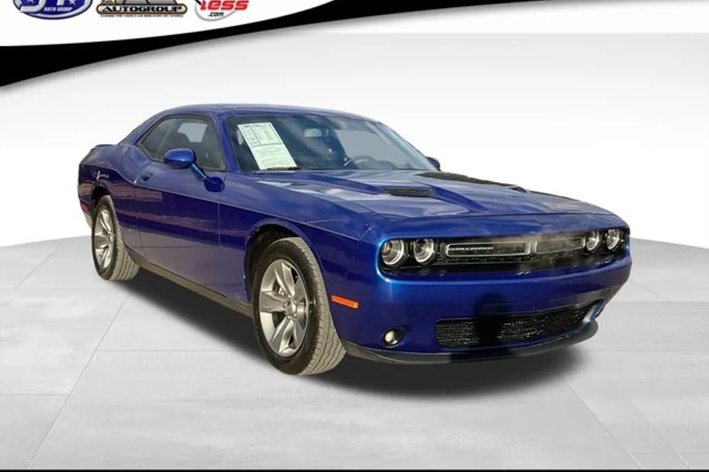 2019 Dodge Challenger SXT photo 1