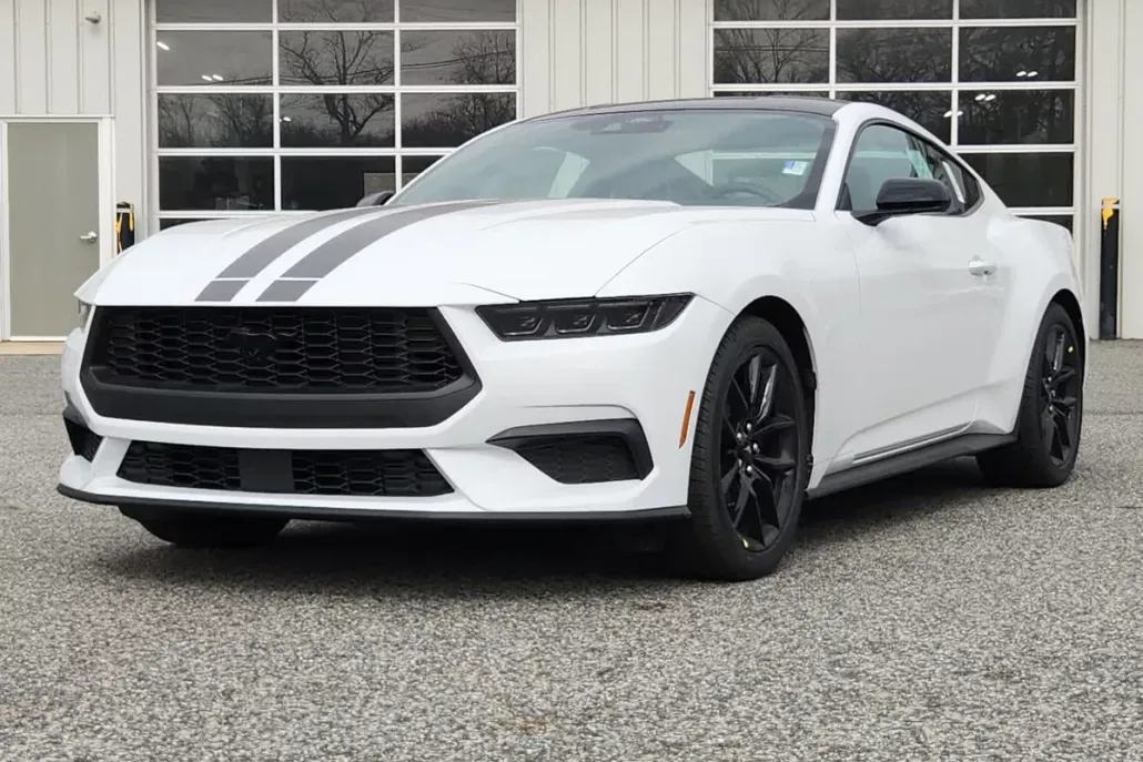 2025 Ford Mustang EcoBoost photo 1