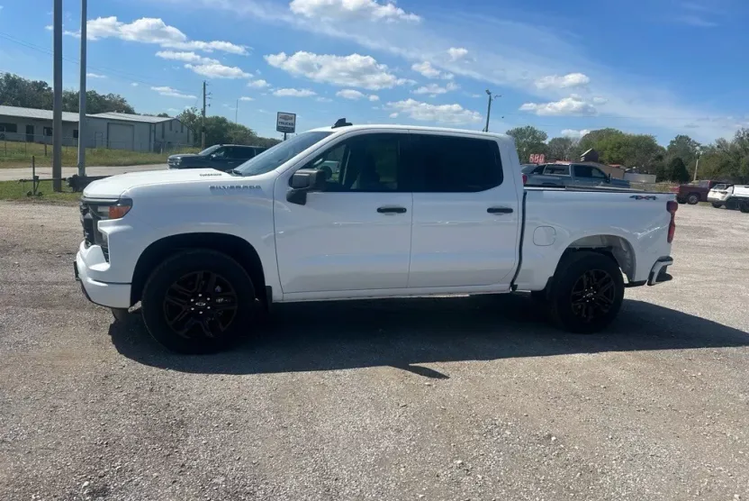 2026 Chevrolet Silverado 1500 Custom photo 1