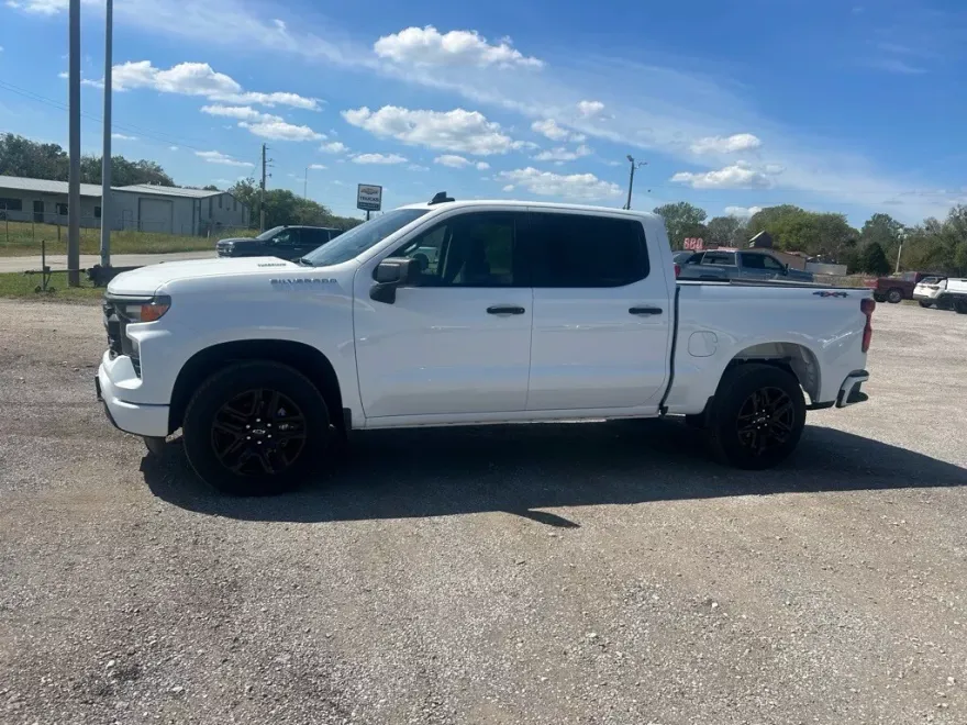 2026 Chevrolet Silverado 1500 Custom photo 1