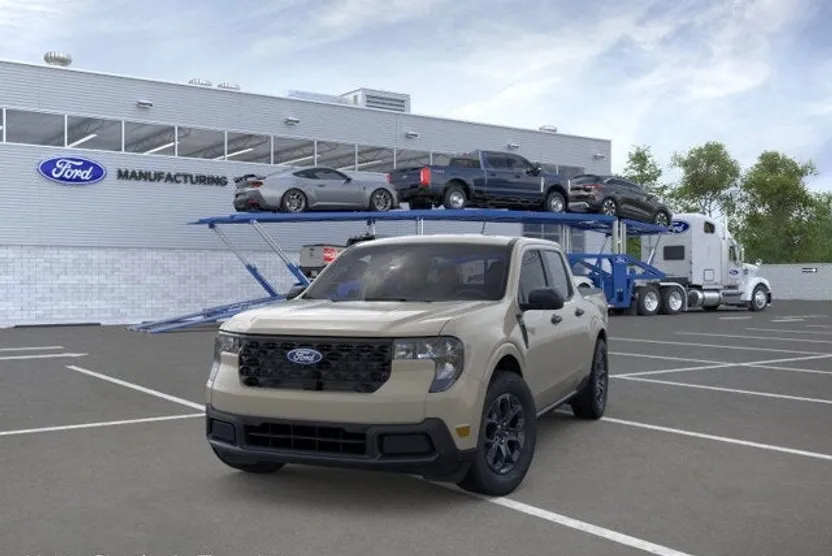 2025 Ford Maverick XLT photo 1