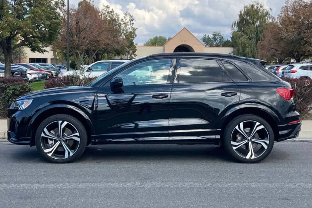 2024 Audi Q3 S line Premium Plus 45 TFSI photo 1