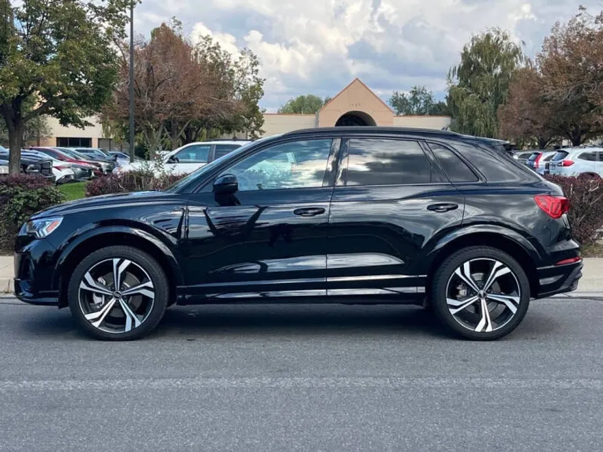 2024 Audi Q3 S line Premium Plus 45 TFSI photo 1