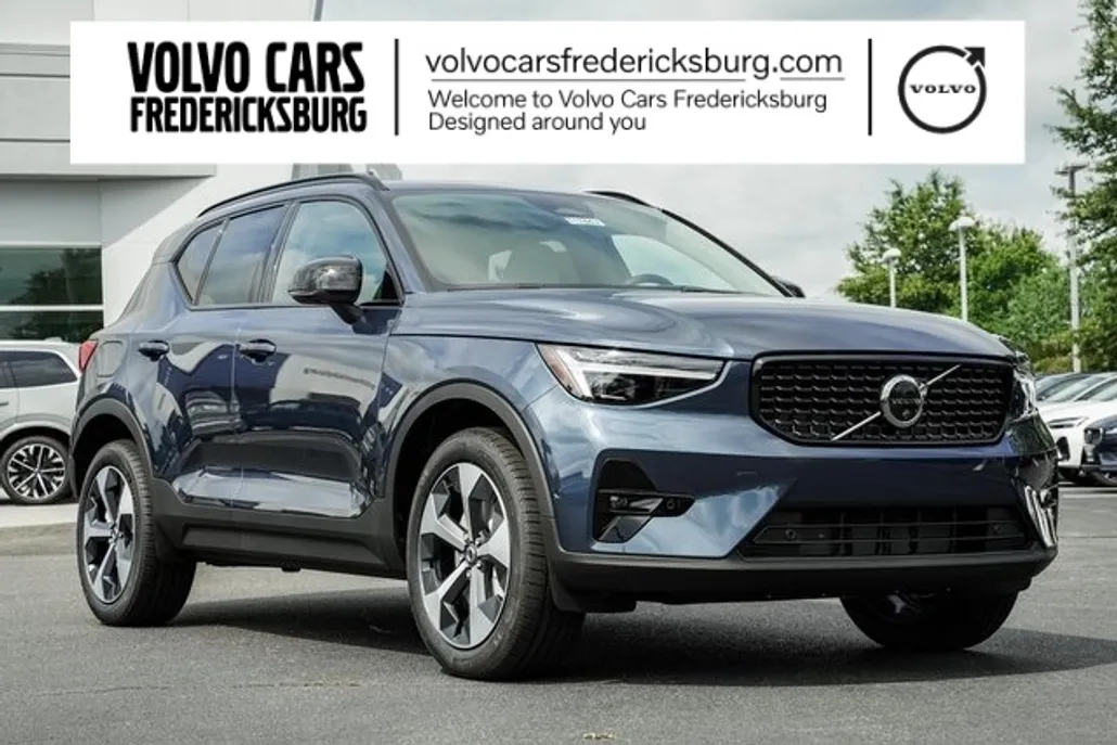2026 Volvo XC40 AWD photo 1