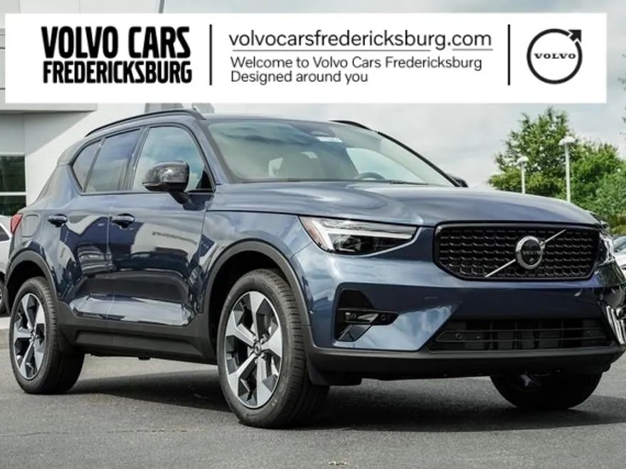 2026 Volvo XC40 AWD photo 1