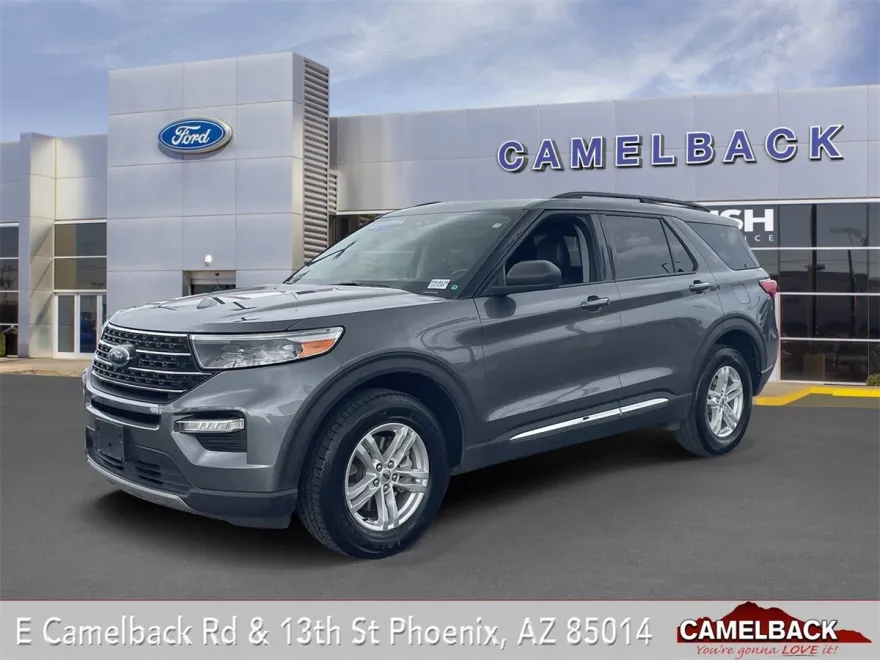 2023 Ford Explorer XLT photo 1