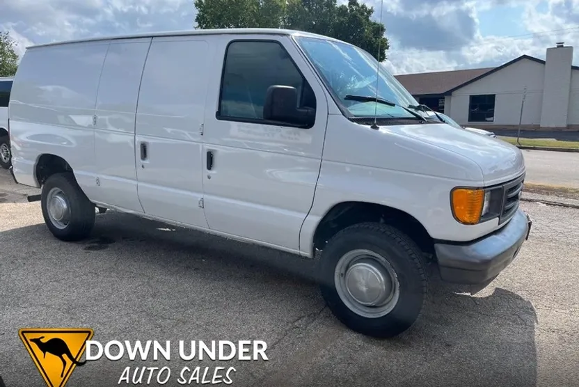 2003 Ford E-250 photo 1