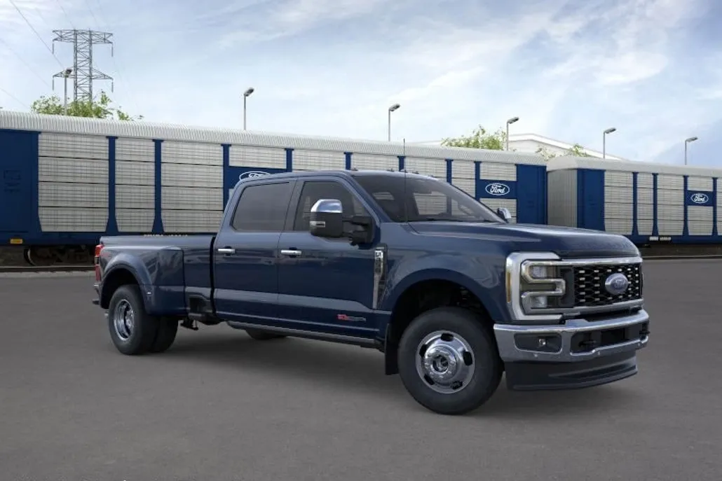2025 Ford F-350 Lariat photo 1