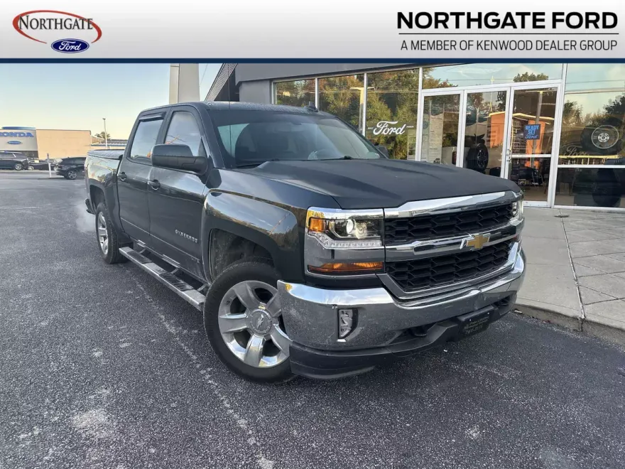 2018 Chevrolet Silverado 1500 LT photo 1