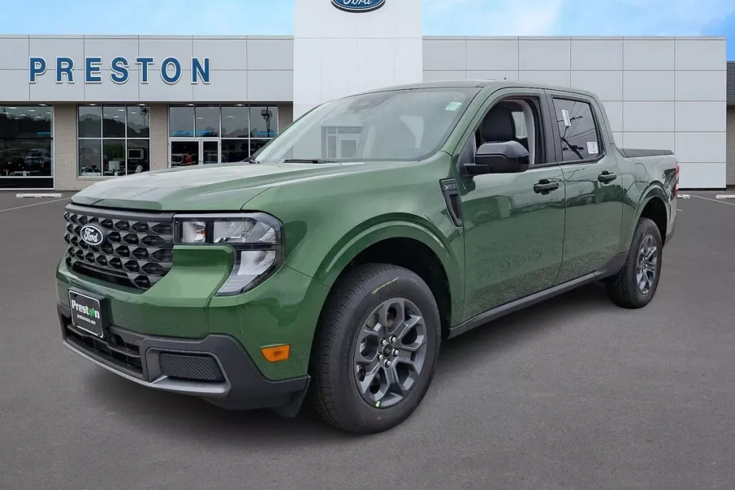 2025 Ford Maverick XLT photo 1