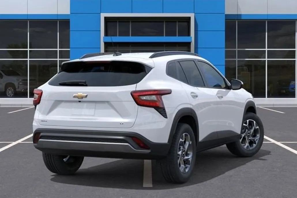 2025 Chevrolet Trax LT photo 1