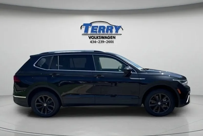 2024 Volkswagen Tiguan SE photo 1