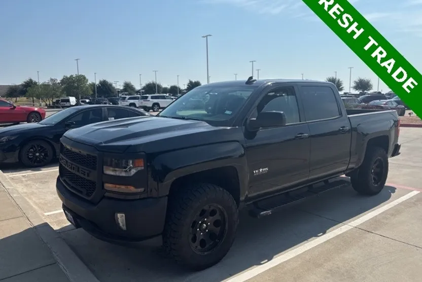 2017 Chevrolet Silverado 1500 LT photo 1