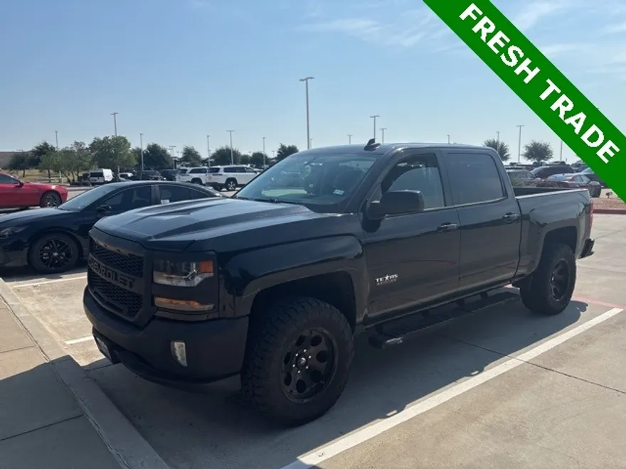 2017 Chevrolet Silverado 1500 LT photo 1