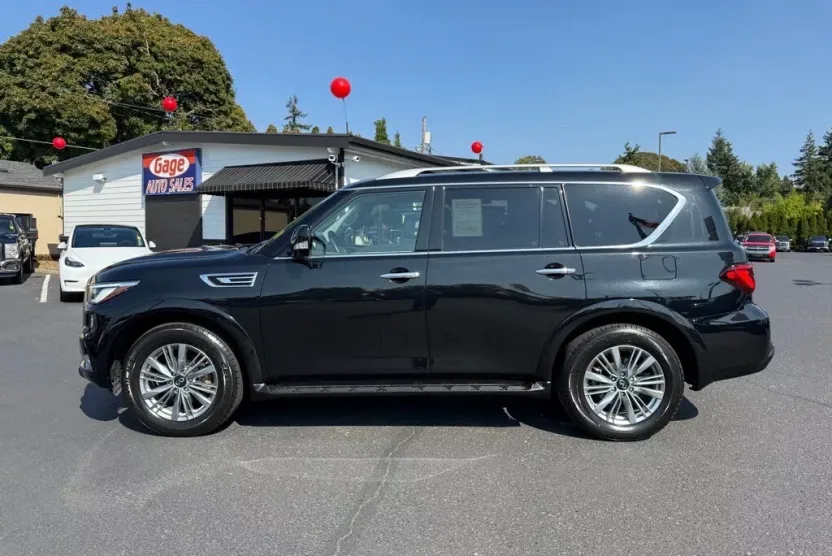 2023 Infiniti QX80 Luxe photo 1