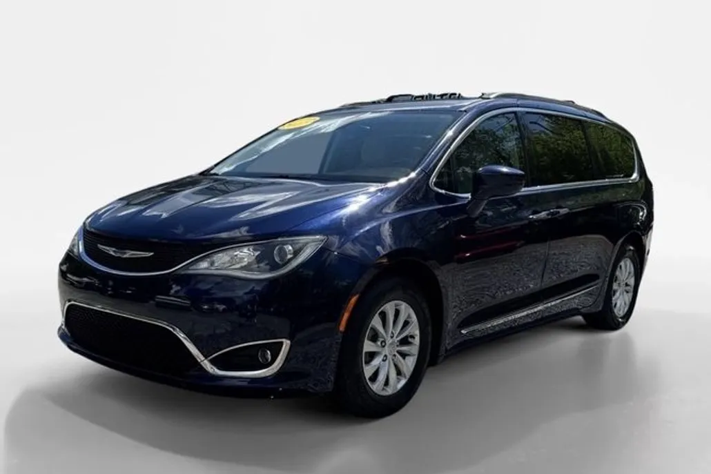 2022 Chrysler Pacifica Touring L photo 1