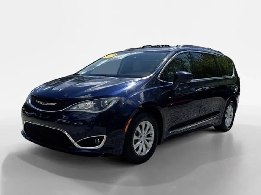 2022 Chrysler Pacifica Touring L photo 1
