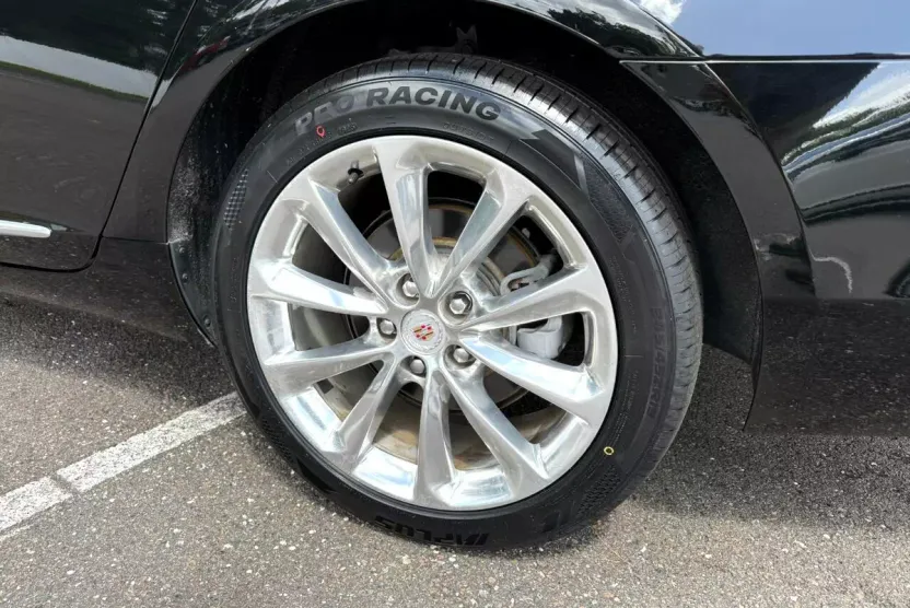 2013 Cadillac XTS Premium photo 1