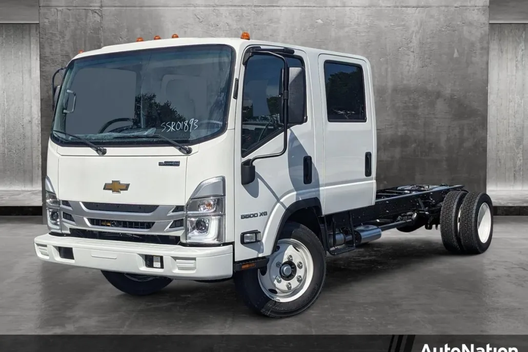 2025 Chevrolet Silverado photo 1