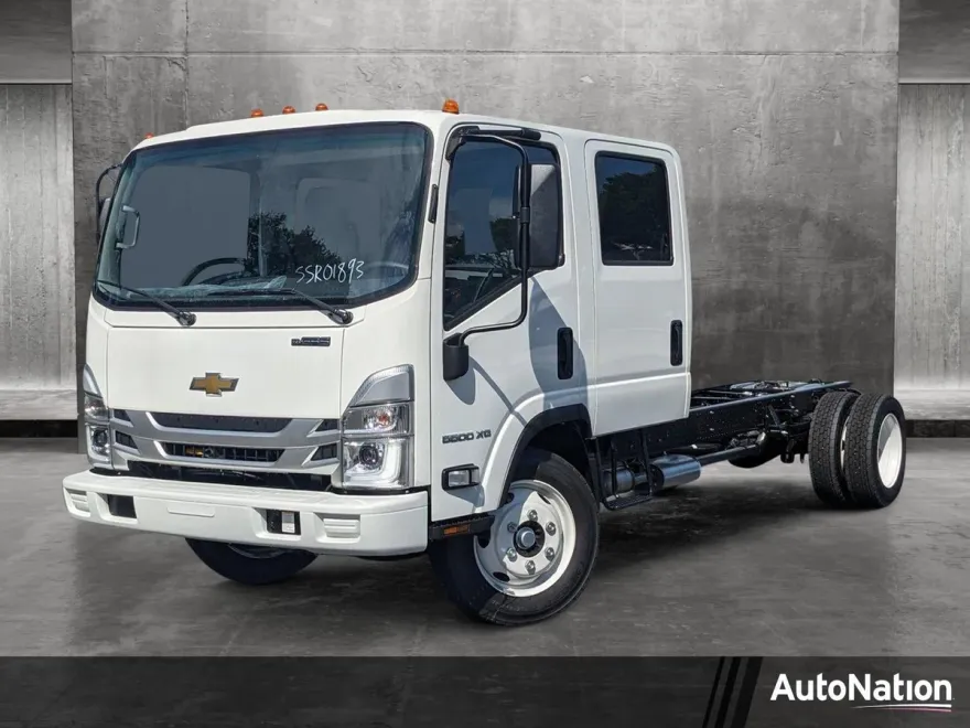 2025 Chevrolet Silverado photo 1