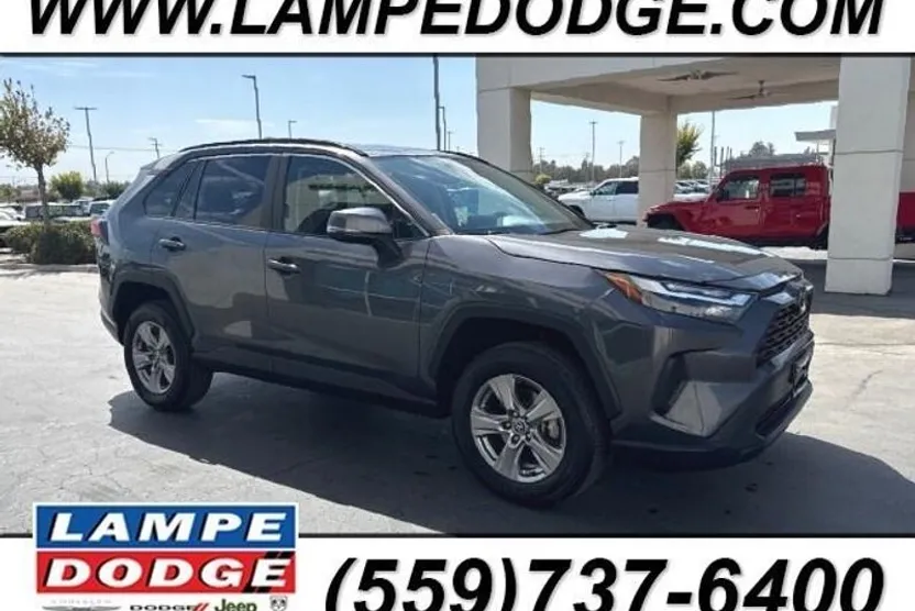 2023 Toyota RAV4 XLE photo 1