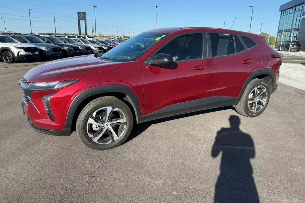 2024 Chevrolet Trax photo 1