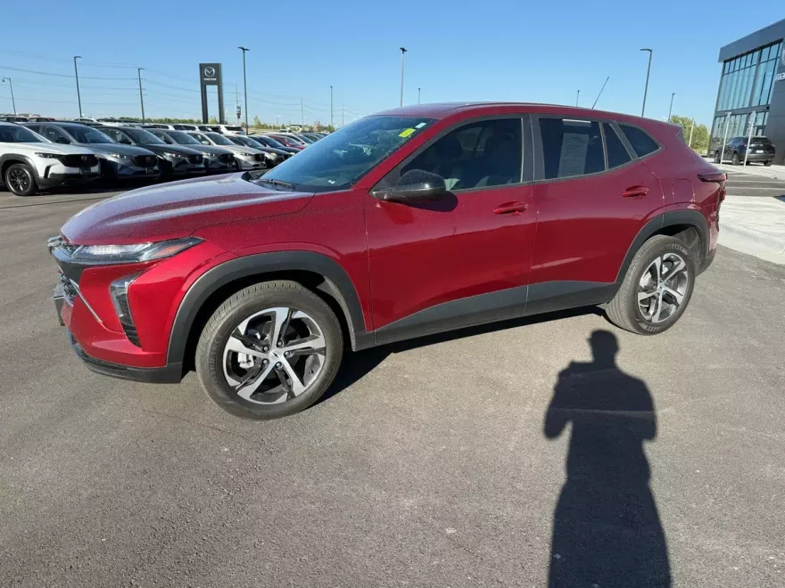 2024 Chevrolet Trax photo 1