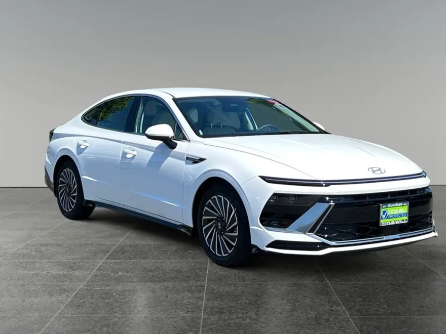 2025 Hyundai Sonata Hybrid SEL photo 1