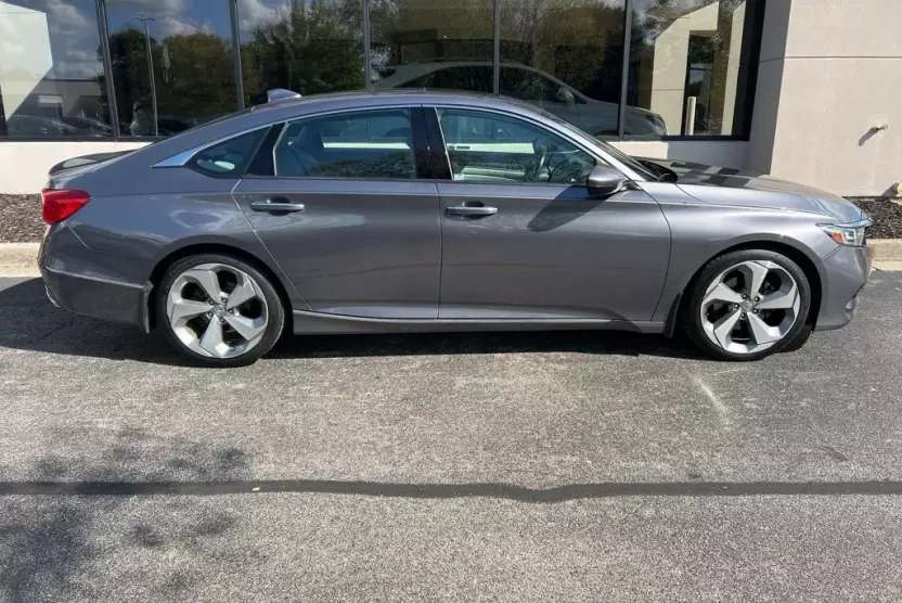 2018 Honda Accord Touring 2.0T photo 1