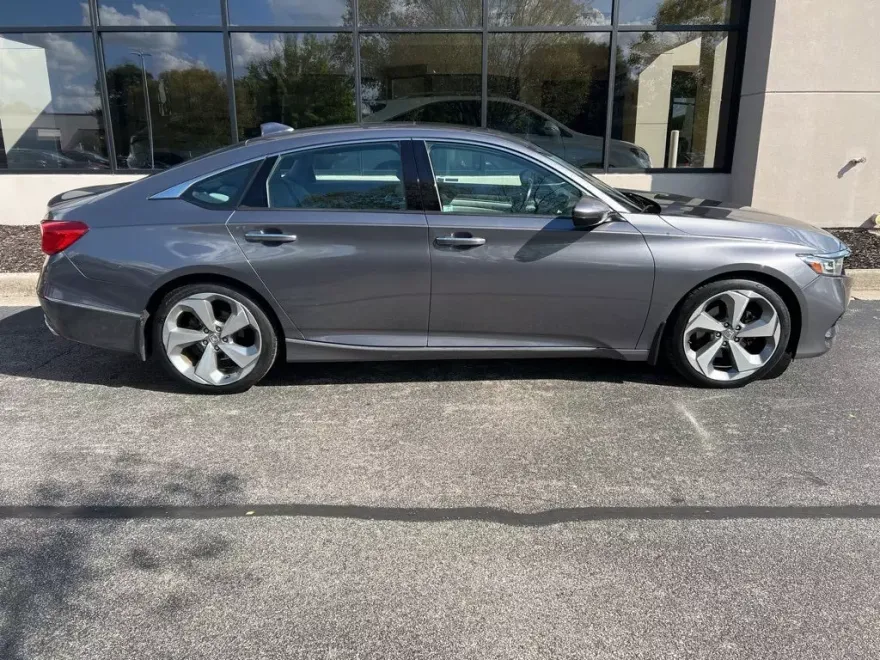 2018 Honda Accord Touring 2.0T photo 1