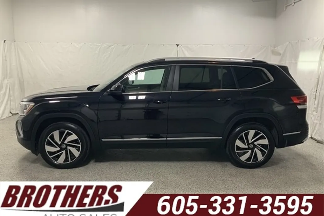 2024 Volkswagen Atlas SEL photo 1