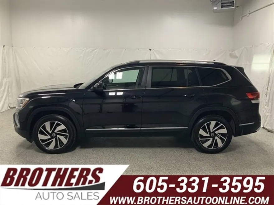 2024 Volkswagen Atlas SEL photo 1