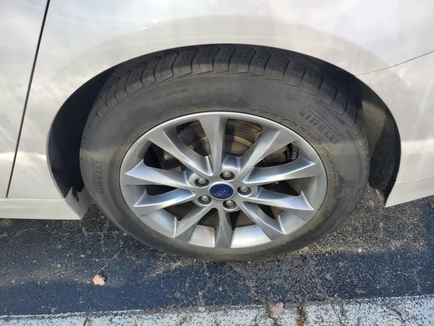 2017 Ford Fusion SE photo 1